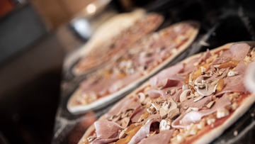 Pizza im Holzofen