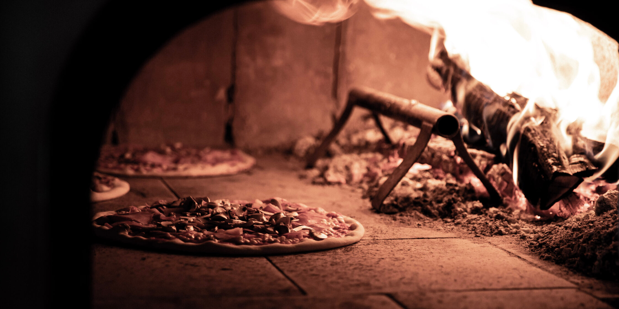 Holzofen-Pizza
